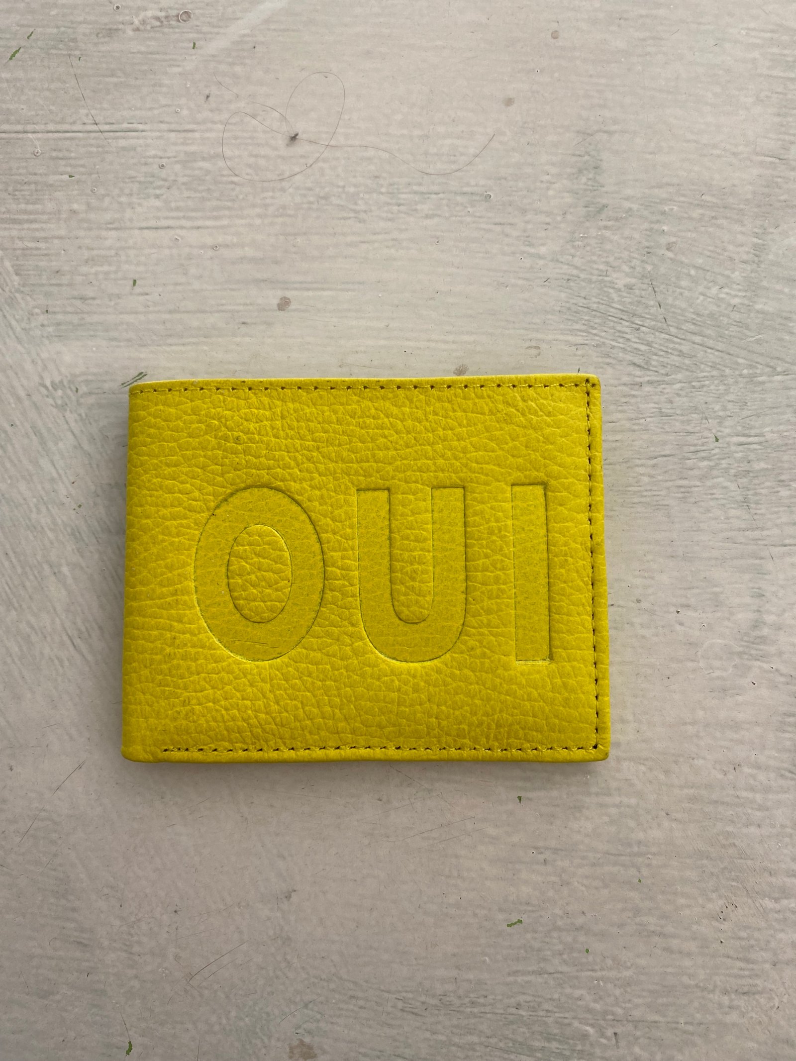 Billetera OUI AMARILLO