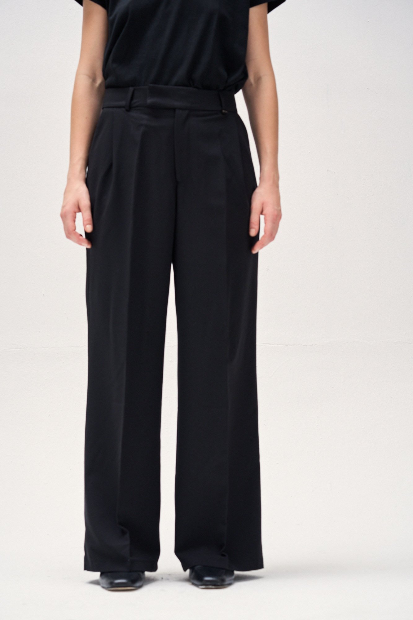 Pantalón sastrero de vestir con pinzas NEGRO