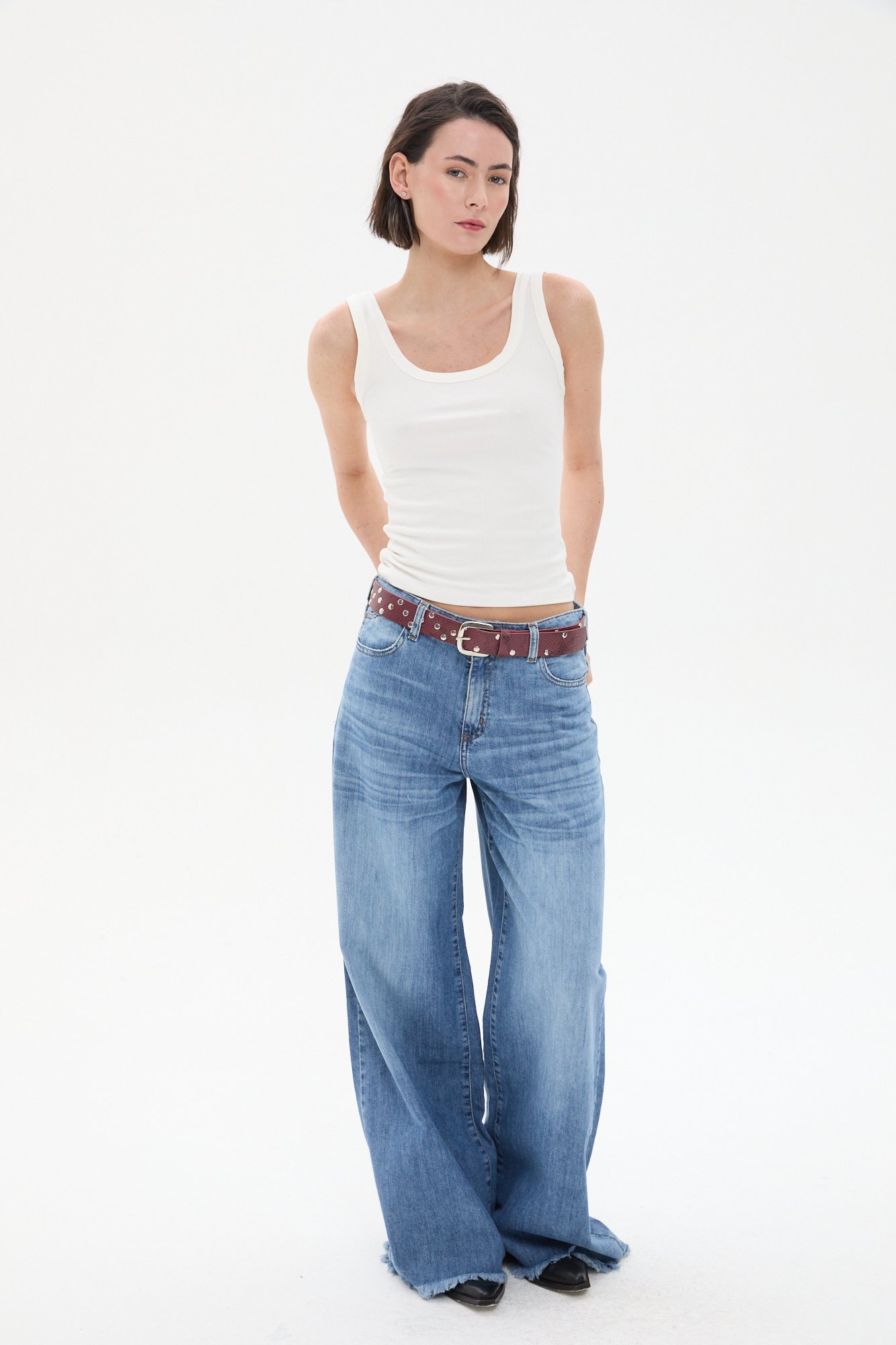 Pantalón denim ancho desflecado