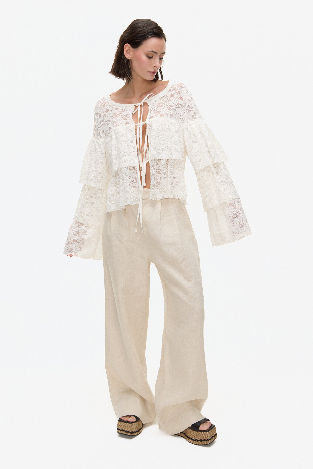 BLUSA DE ENCAJE CON VOLADOS BLANCO