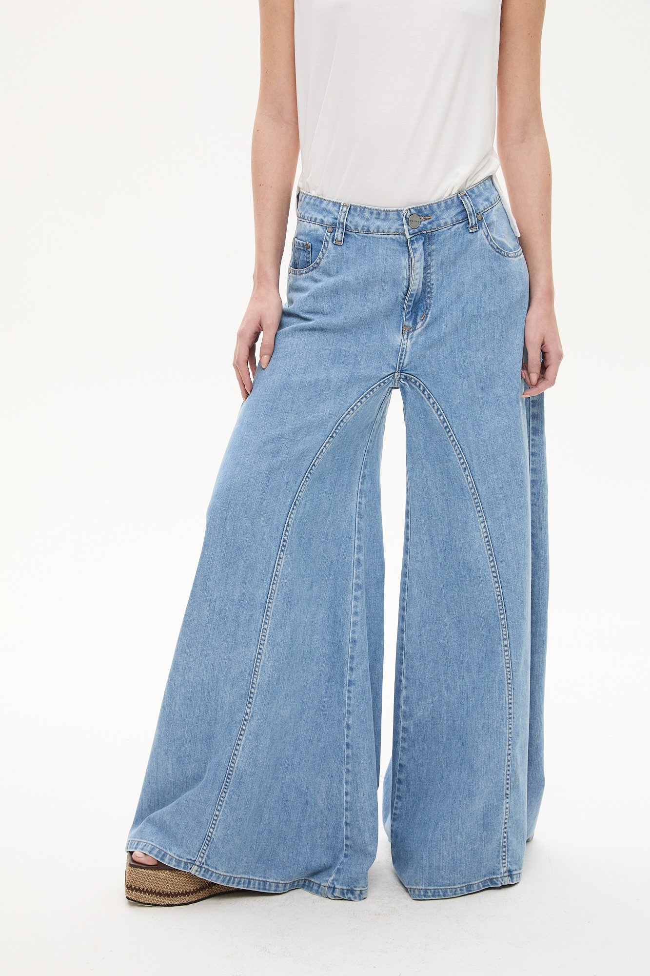 Pantalón denim super ancho con recortes - Imagen 3