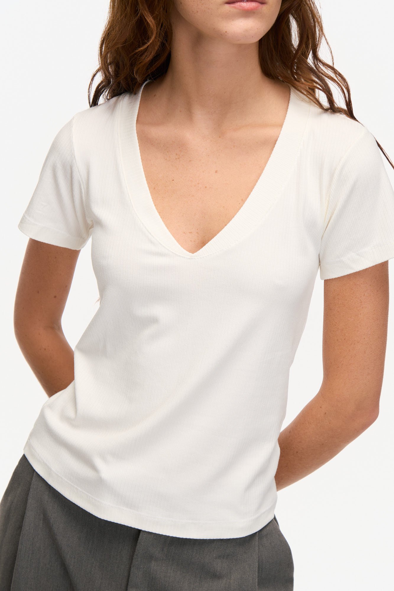 Remera de morley escote V NATURAL - Imagen 3