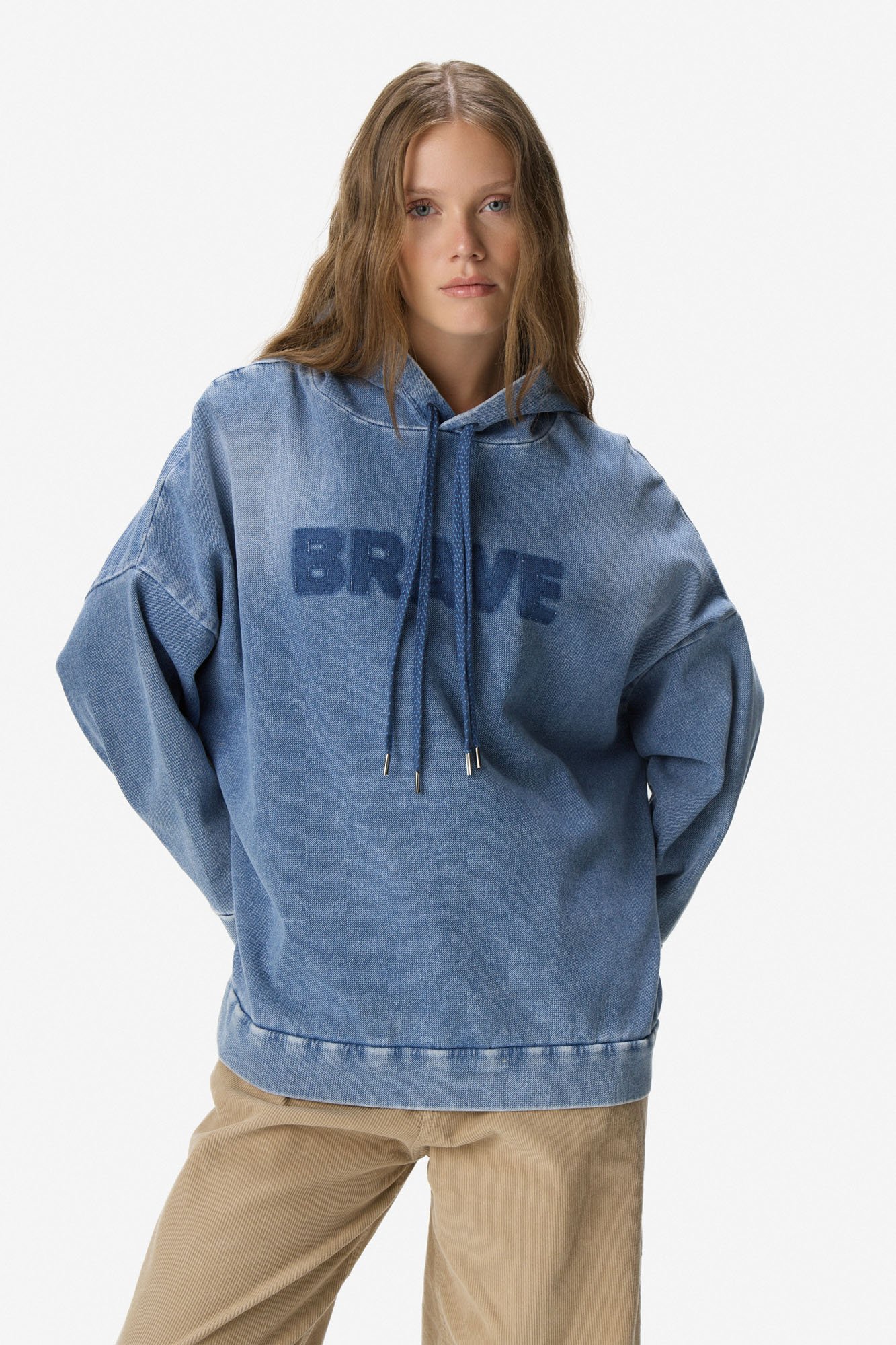 Buzo denim con capucha "Brave" CELESTE