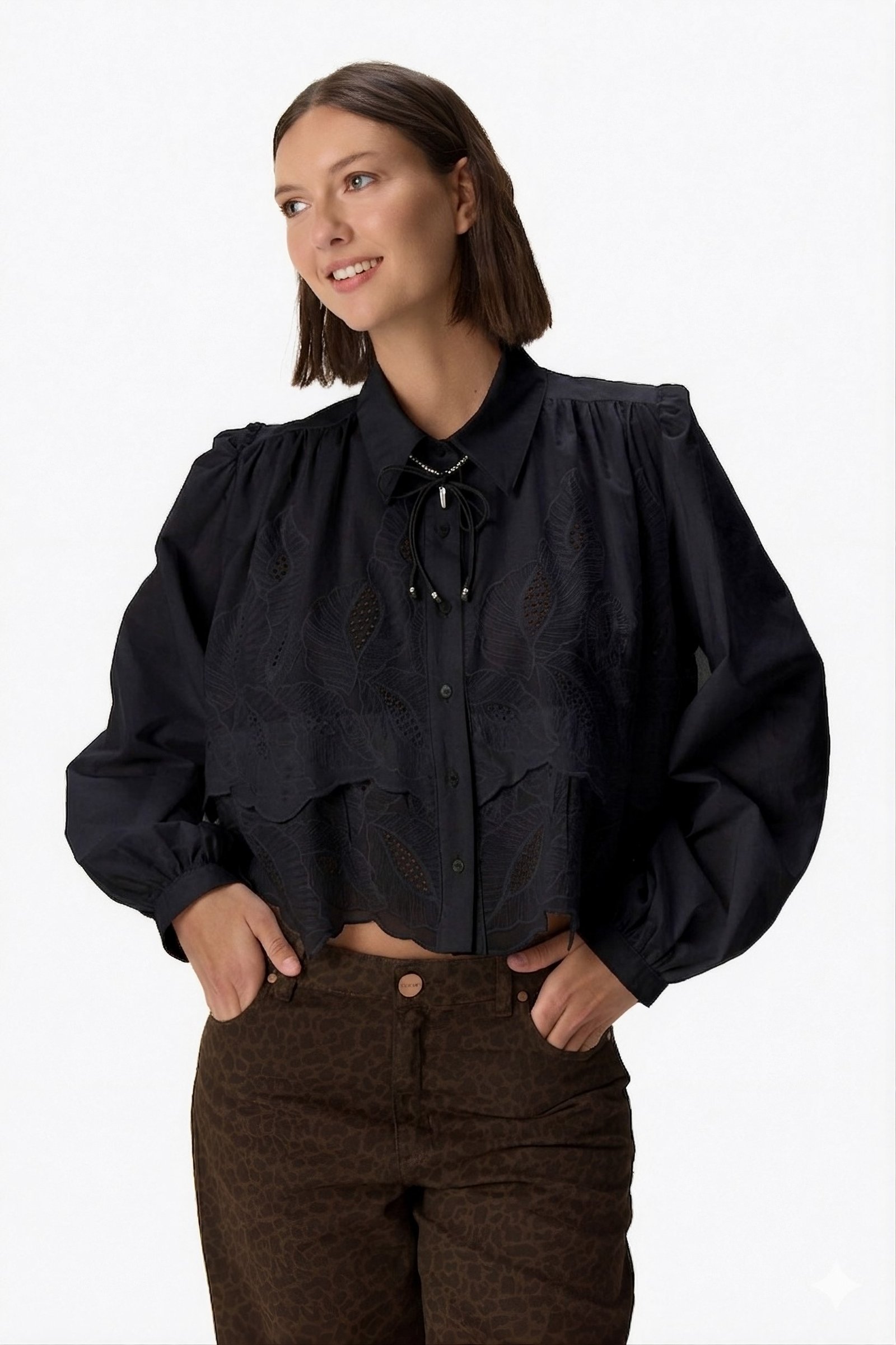 Camisa de poplin bordado con volado NEGRO