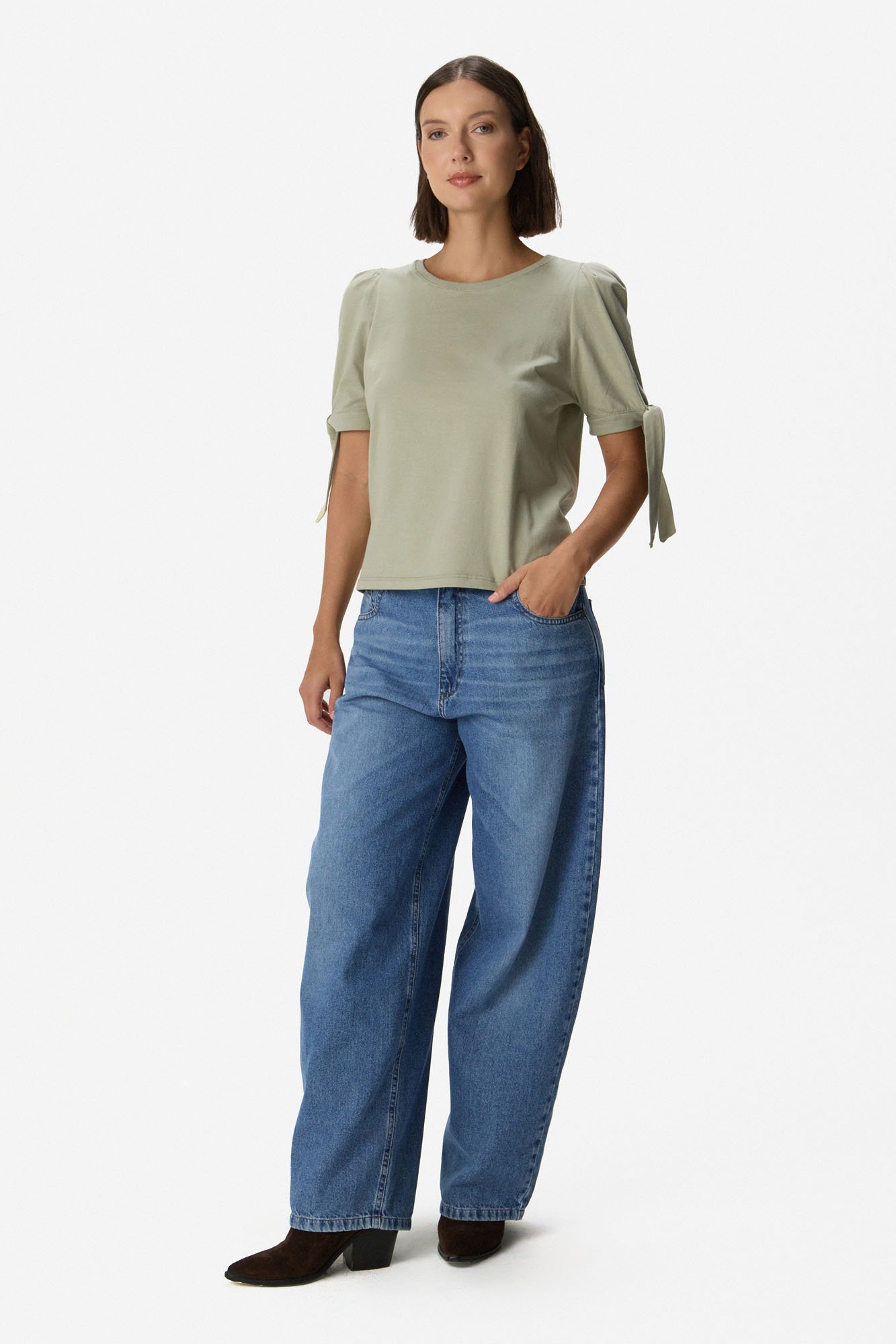 Pantalón denim baggy con bigotes