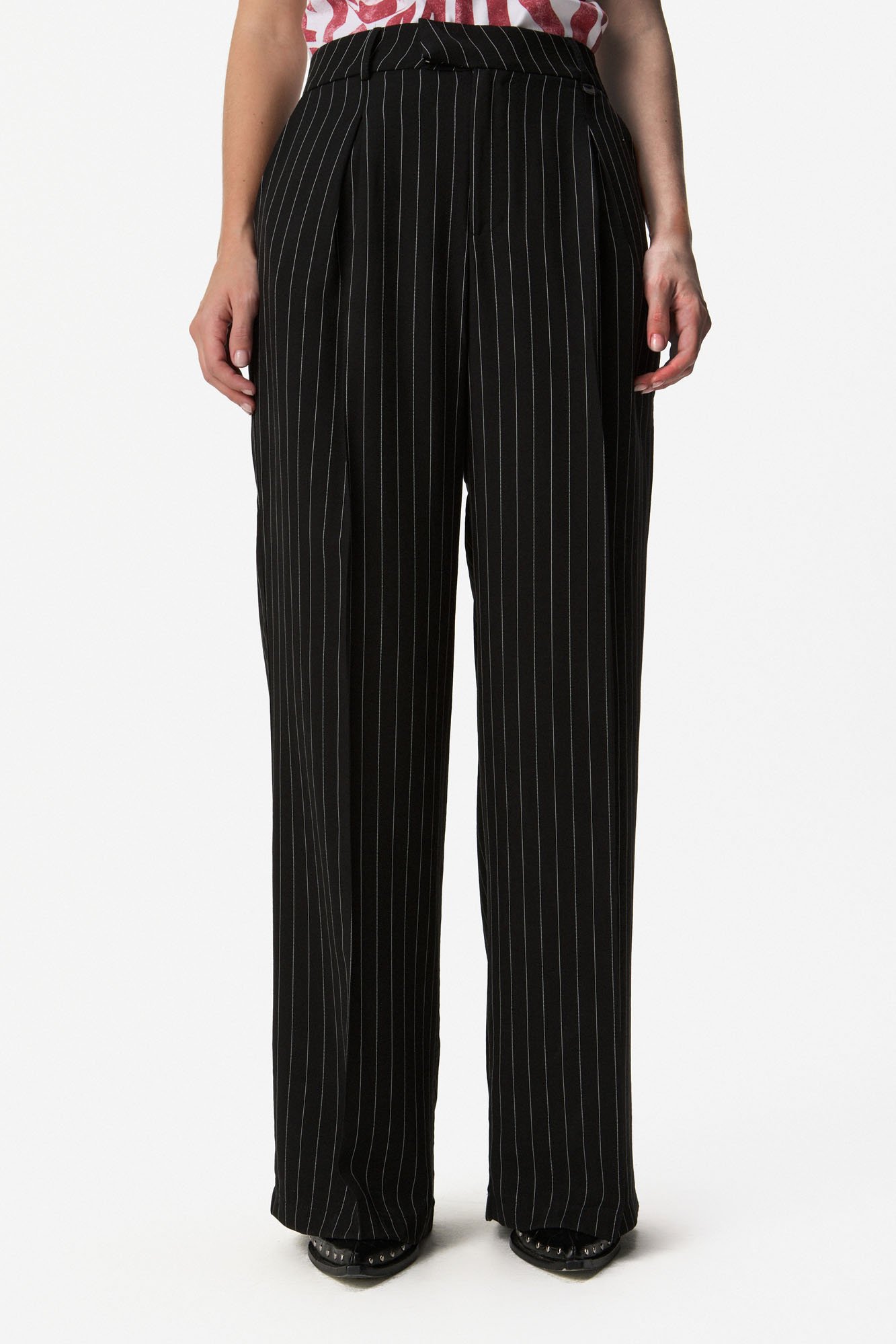 Pantalón sastrero rayado con pinzas NEGRO