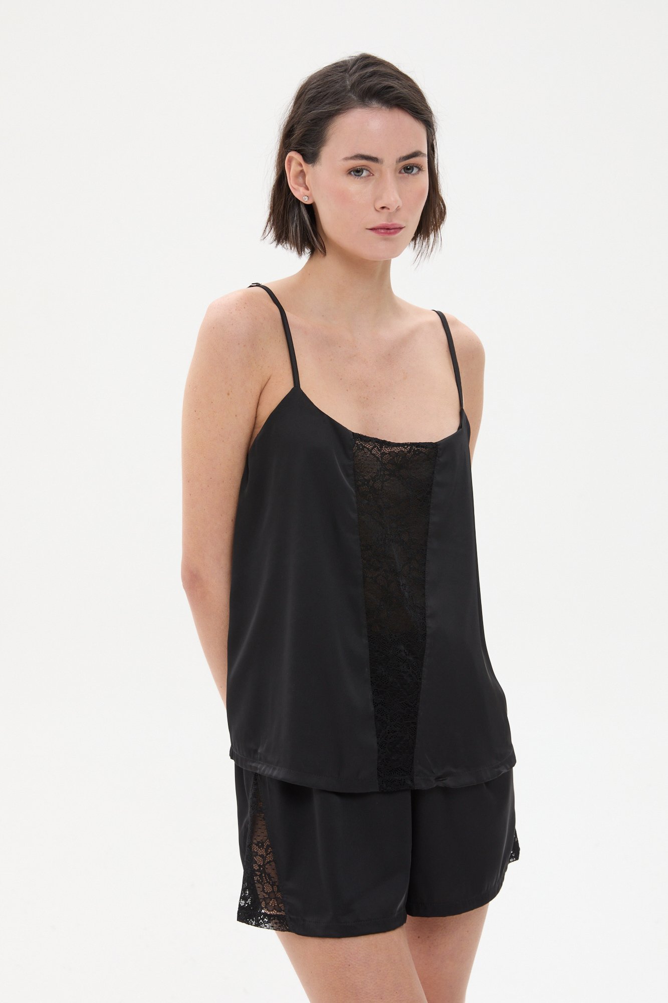 Pijama corto de saten con encaje NEGRO