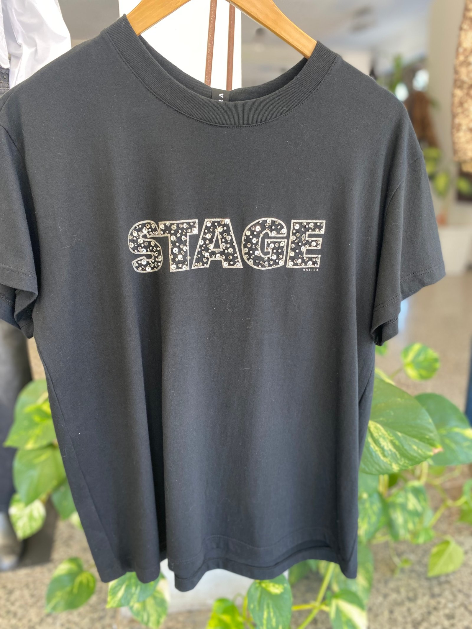 Remera estampada y bordada "stage" NEGRO