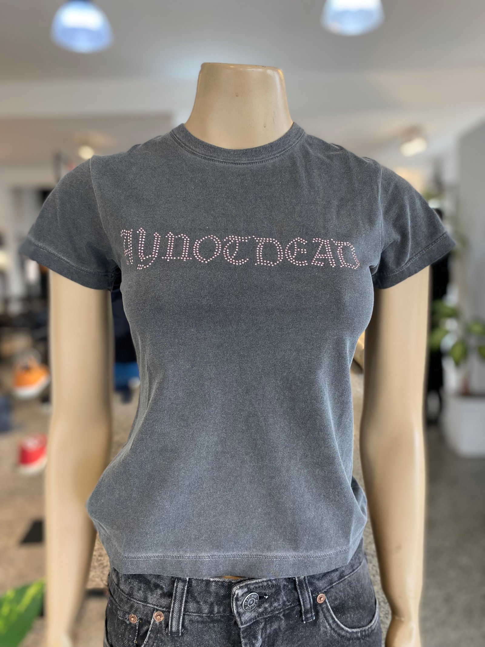 Remera AYND studs NEGRIDO