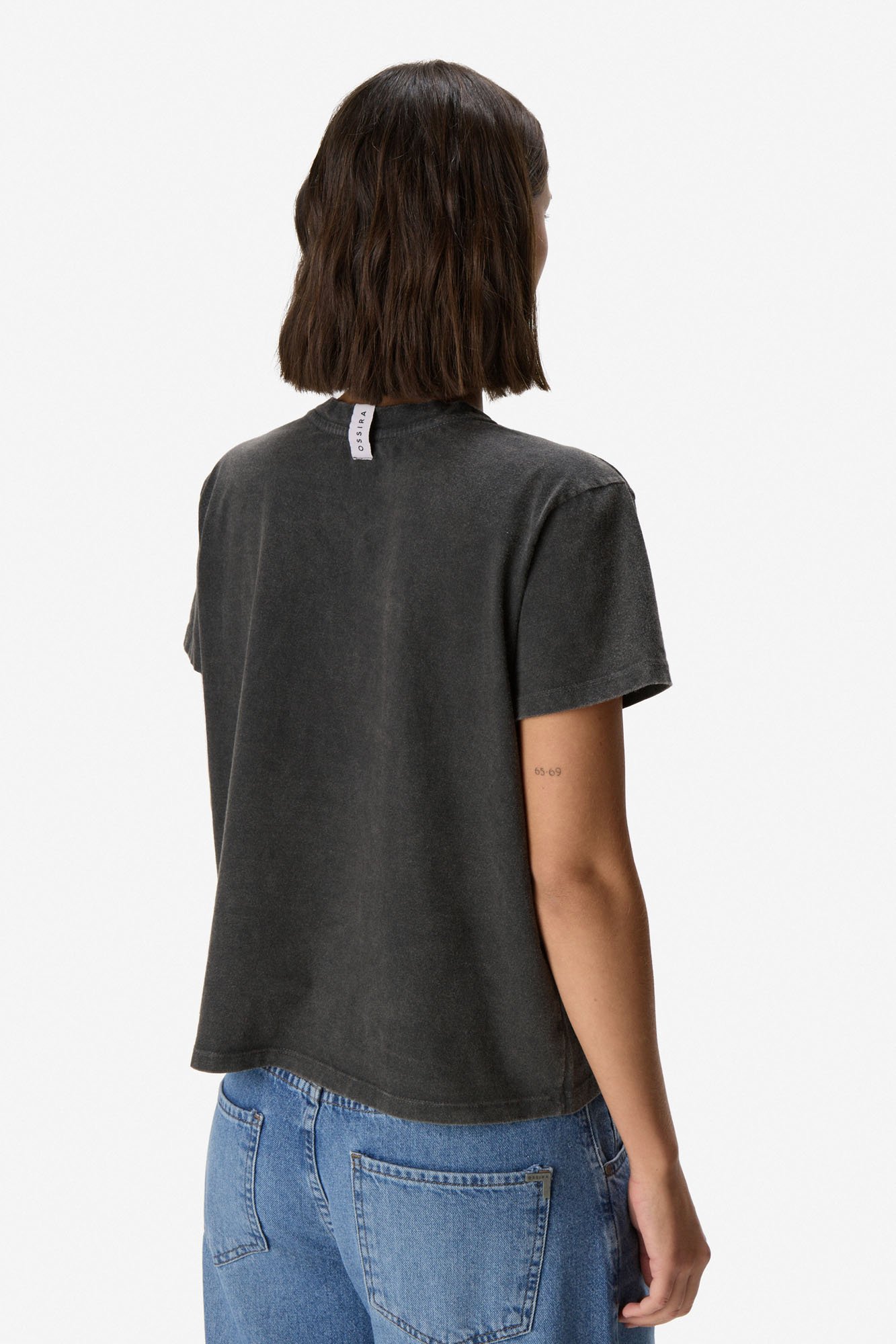 Remera con lavado y estampa anarchy love GRIS OSCURO - Imagen 3