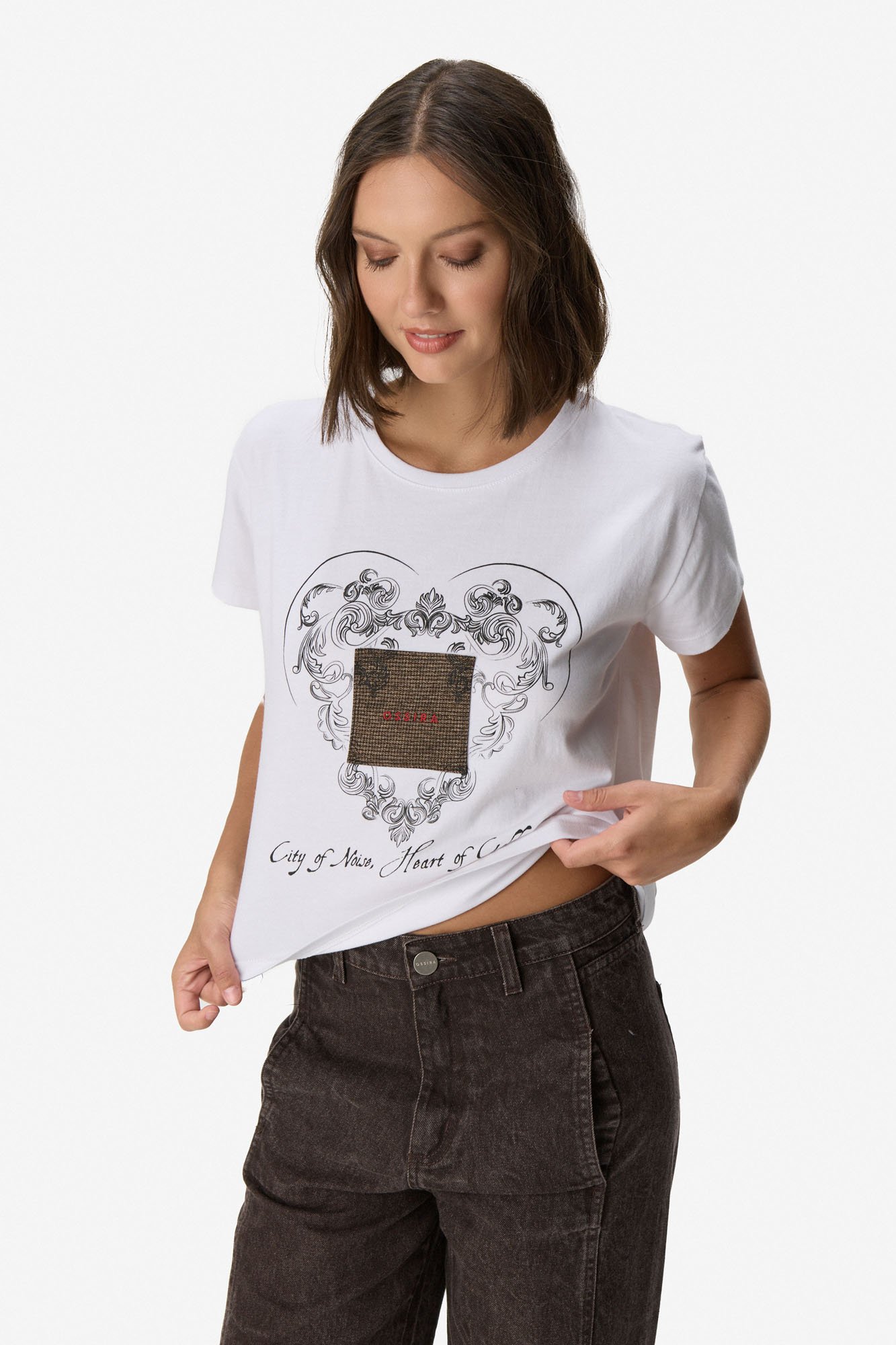 Remera con parche bordado y estampa BLANCO - Imagen 4