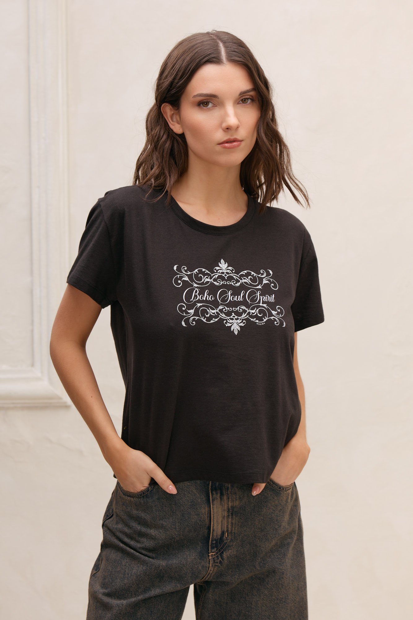 Remera con strass negro