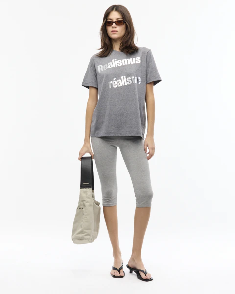 Remera realisme