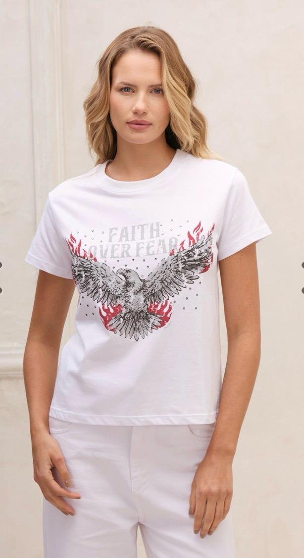 Remera con tachas "Faith over Fear" Blanca